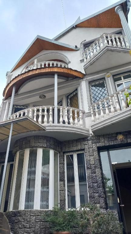 Marieli Hotel Tbilisi Buitenkant foto